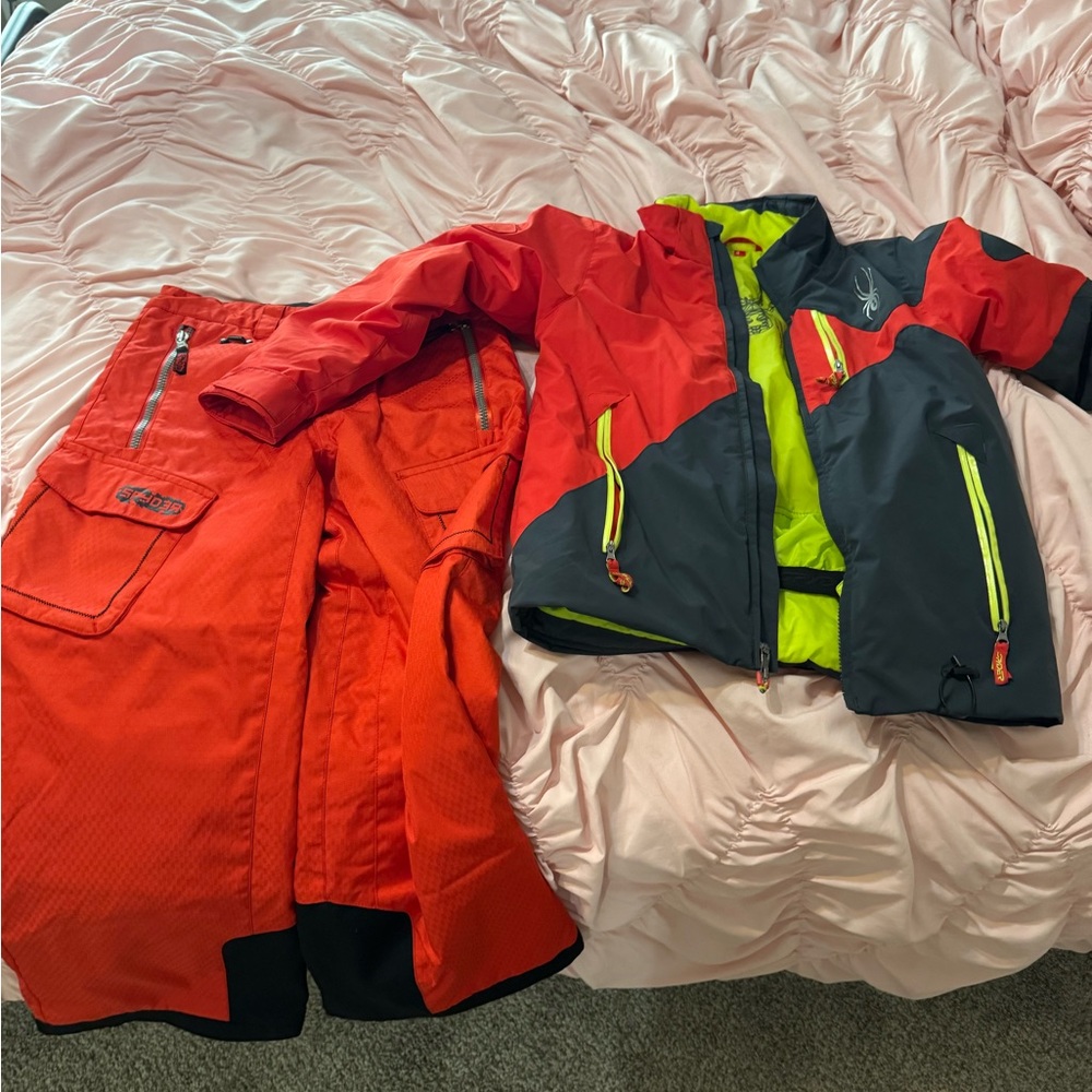 Spyder Set: Red Black Snowboard/Ski Jacket and red snowboard/ski pant